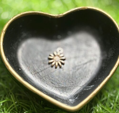 Tiny Gold-Toned Daisy Charm (Single)