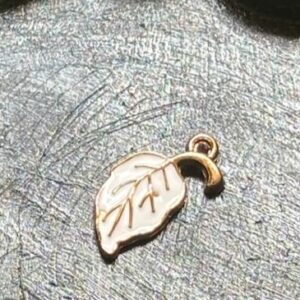 1 Piece Delicate Leaf Charm