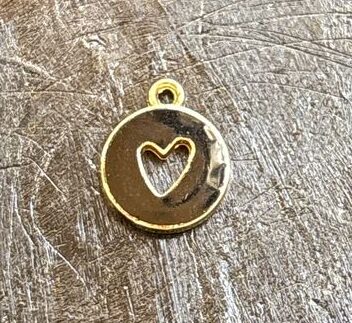 Hollo heart charm