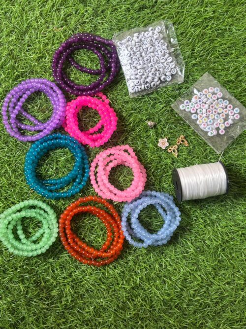 Independence deal | 8 strands of 6mm glass beads | alphabet beads | elastic | magnet heart | 3 random charms